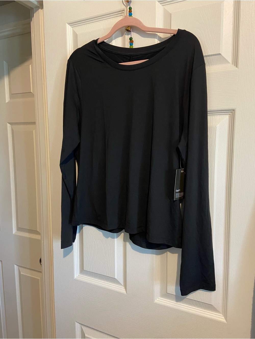 GAPfit Black Long-Sleeve Crewneck Tee with back ruching